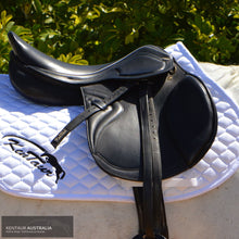 Load image into Gallery viewer, Kentaur &#39;triton&#39; Jumping Saddle Saddles